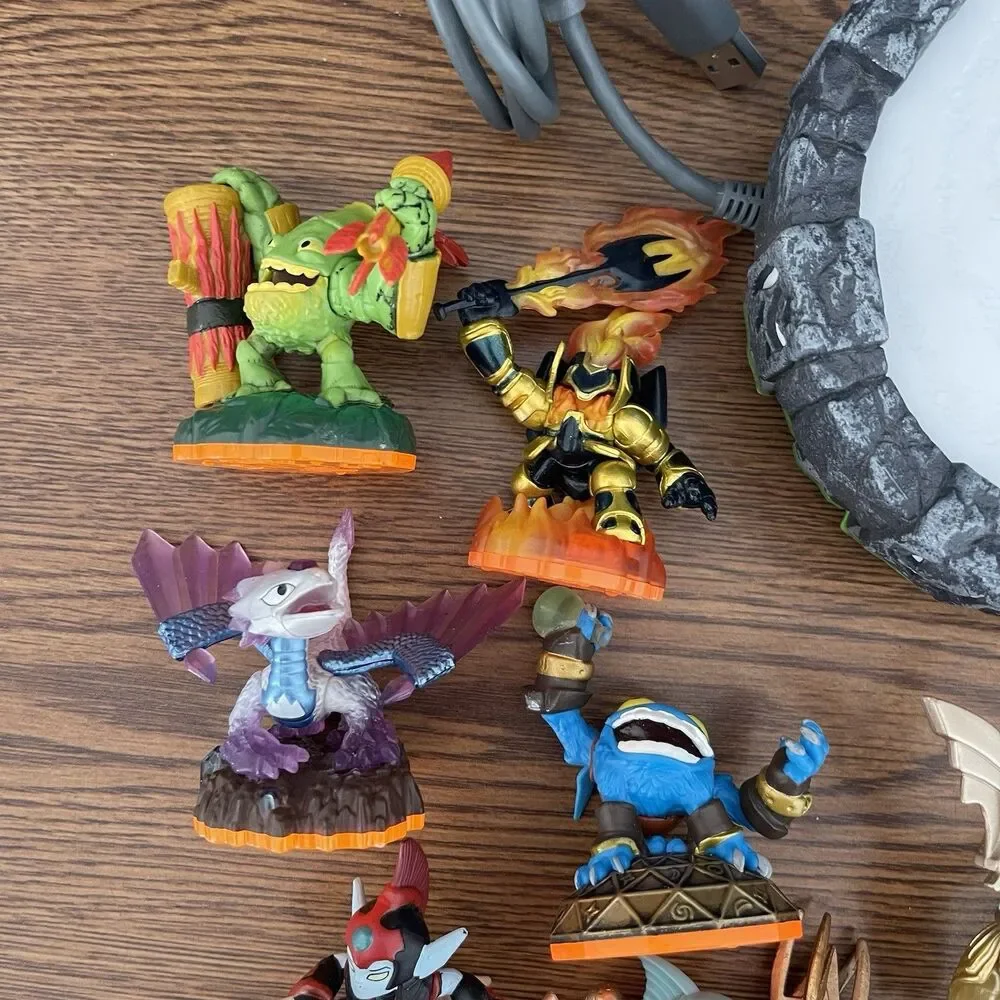 Skylanders Giants Lot 10 Figures, Portal Of Power,  Xbox 360 Game